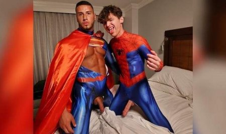 Superman gives Spider-Man a facial – John Bronco, ItsBen