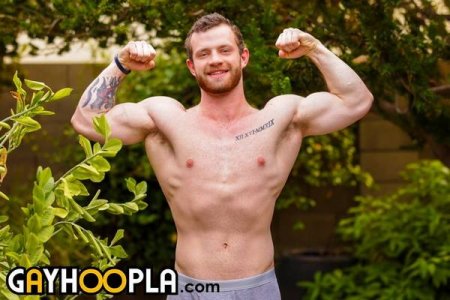 Luc Nix Strokes Out A Big Load!